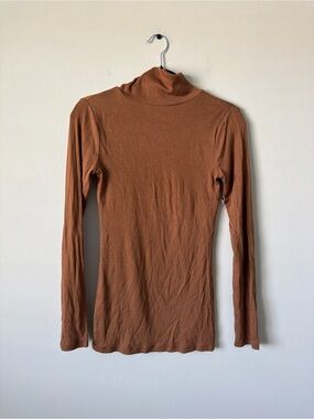 Long-Sleeve Turtleneck Top in Rust Brown